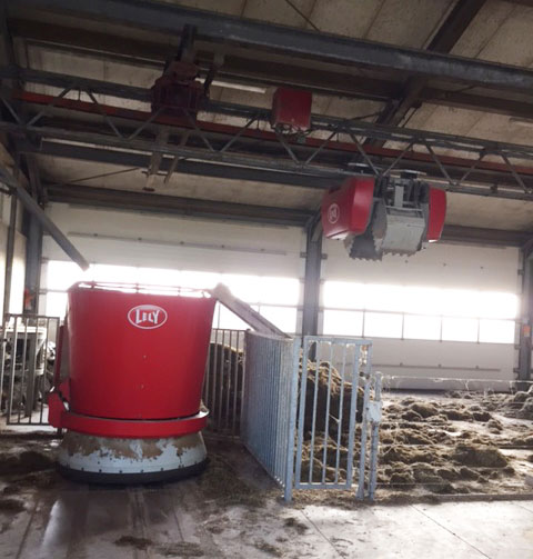 Robotics mixingfeedingrobot